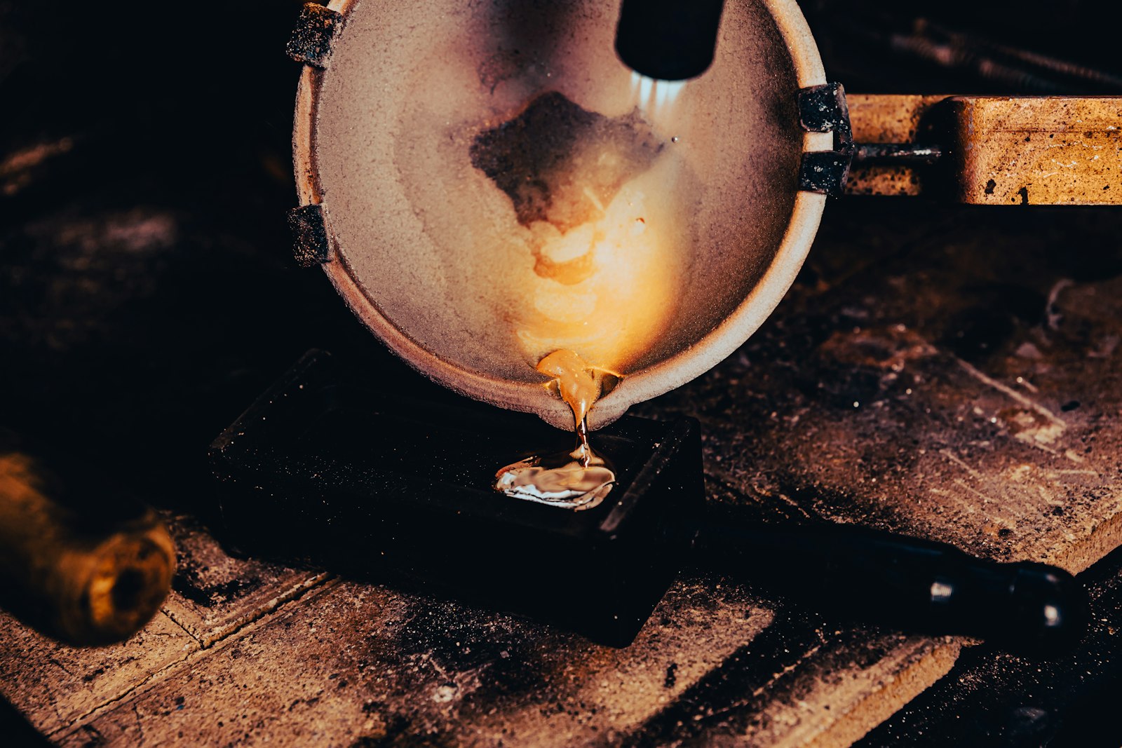 Lead oxide and paste