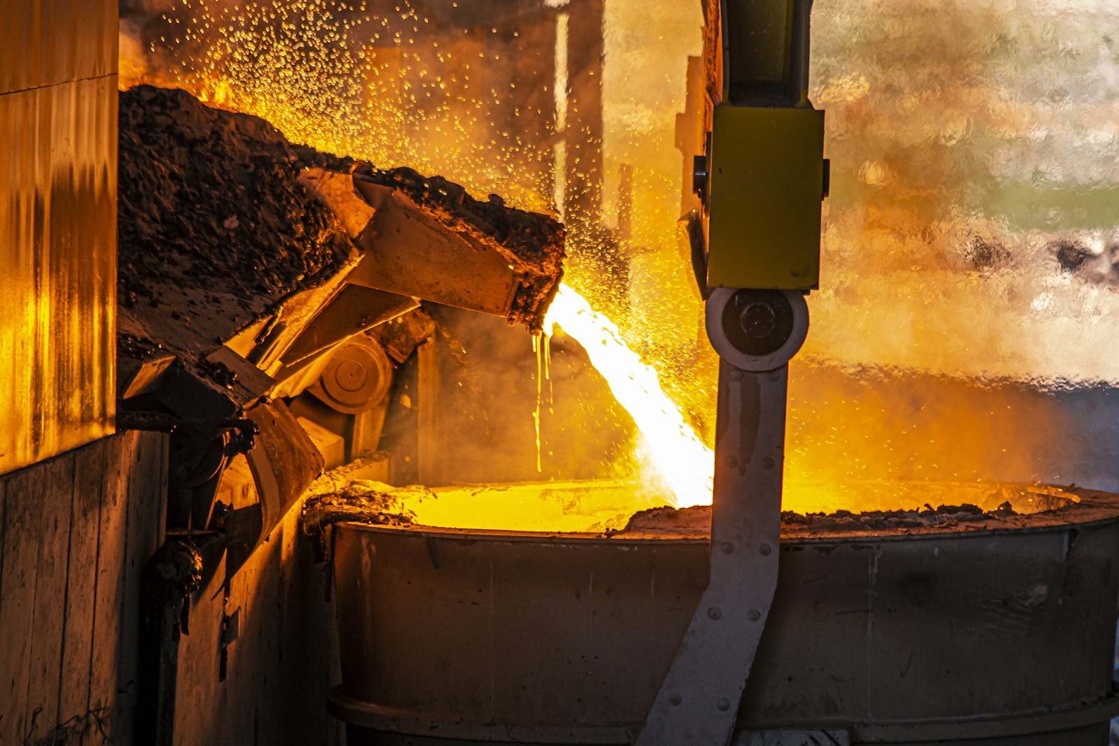 Refined molten lead